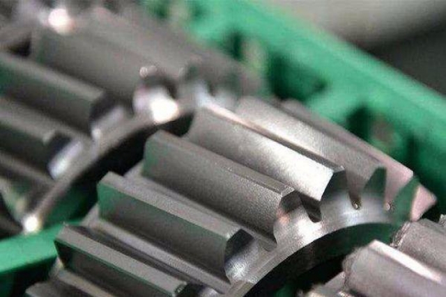 揭秘斜齒輪變速箱，為啥重載卡車和飛機都用它？